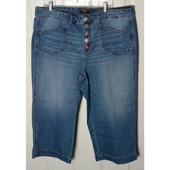 Torrid Women 20W Button Fly Cropped Wide Leg Lightweight Denim Jeans NWT - Picture 2 of 8